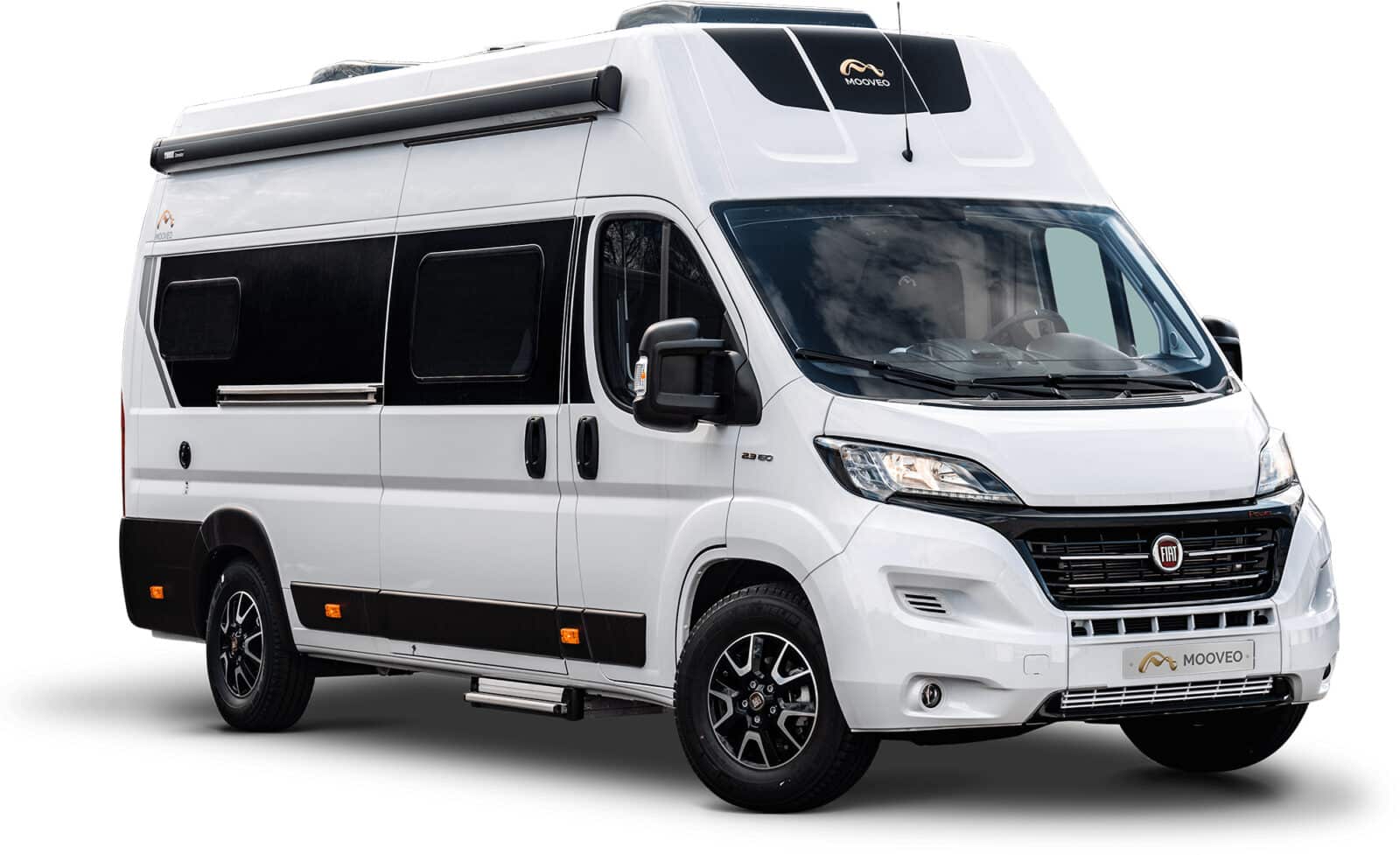 Camper geparkeerd in de natuur